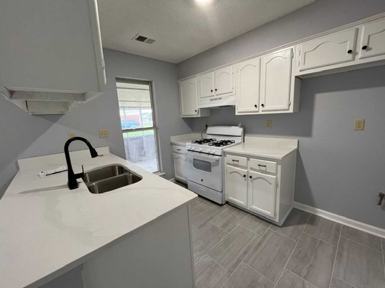 4158 Highgate Dr - Photo 3 of 11