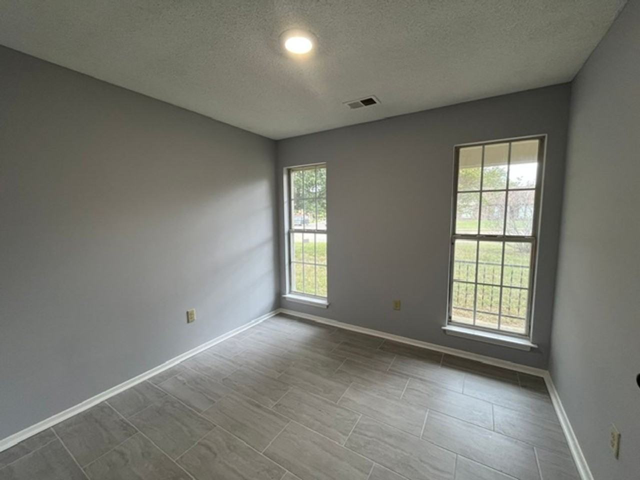 4158 Highgate Dr - Photo 4 of 11