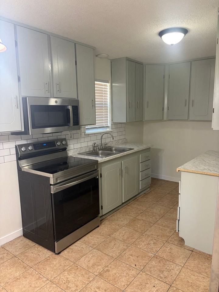 502 8th St - Photo 2 of 13