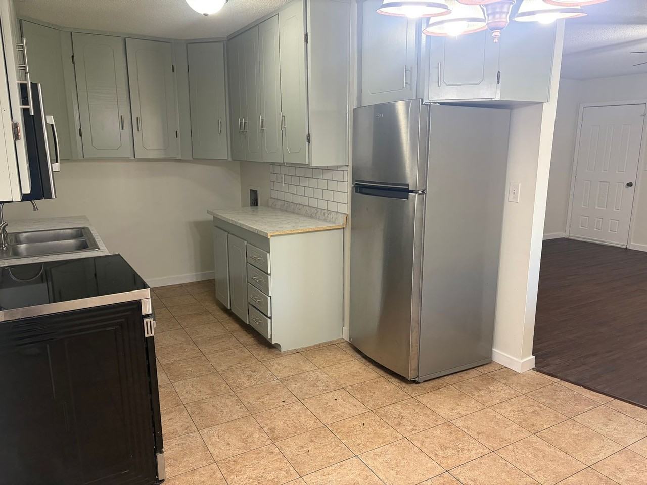 502 8th St - Photo 3 of 13