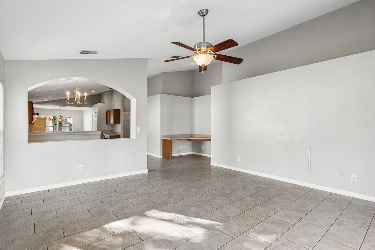 4090 Waltham Forest Dr - Photo 3 of 20