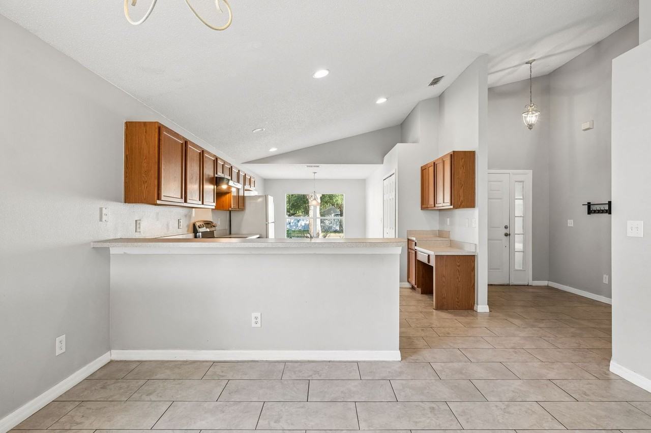 4090 Waltham Forest Dr - Photo 6 of 20