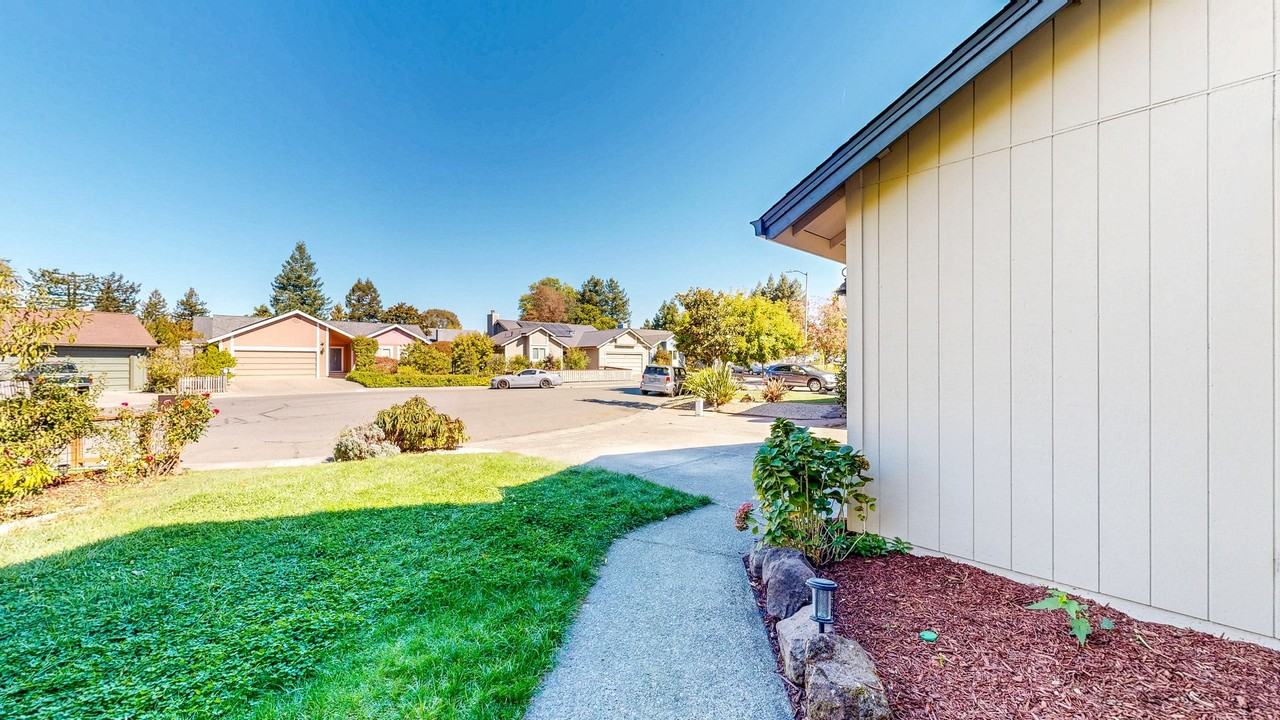 2266 Coventry Ct - Photo 4 of 50
