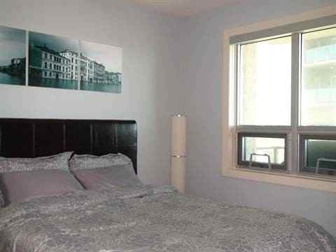 201 15 Ave SE - Photo 3 of 8