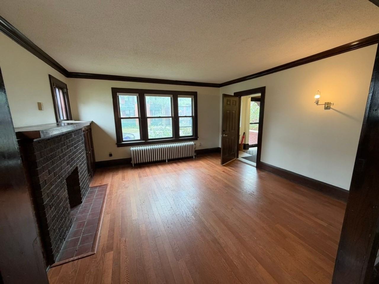 731 Marshall Ave 1st Fl - Photo 5 of 37