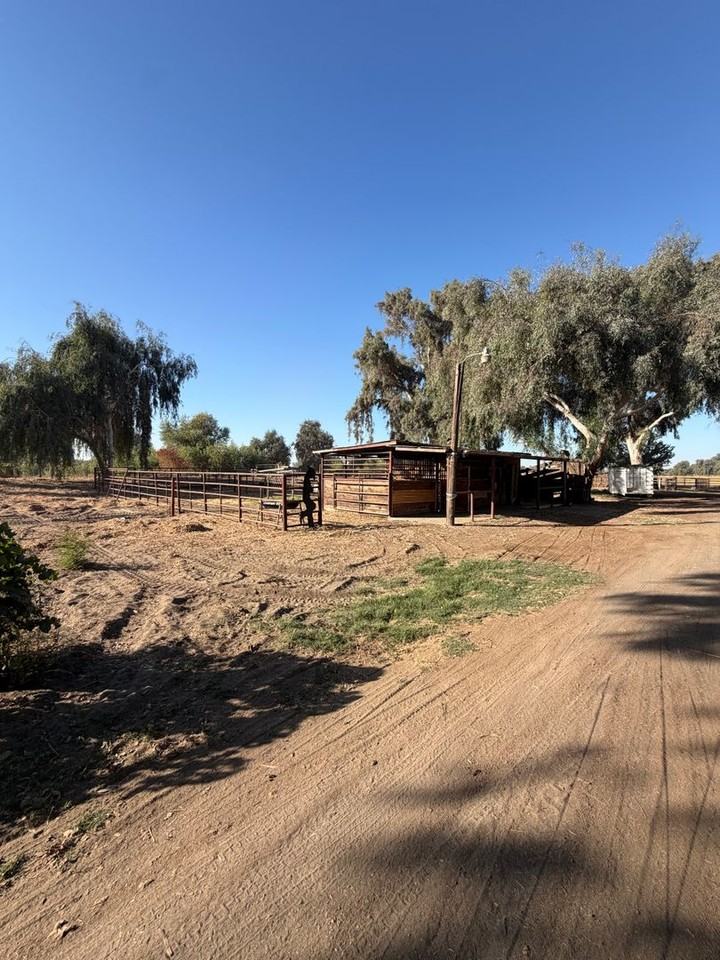 7666 Highway 41 - Photo 2 of 15