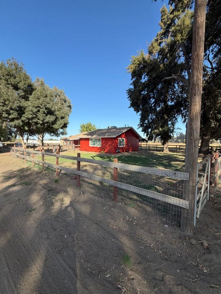 7666 Highway 41 - Photo 3 of 15