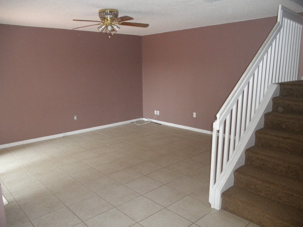 2227 White Pine Cir Apt B - Photo 2 of 9