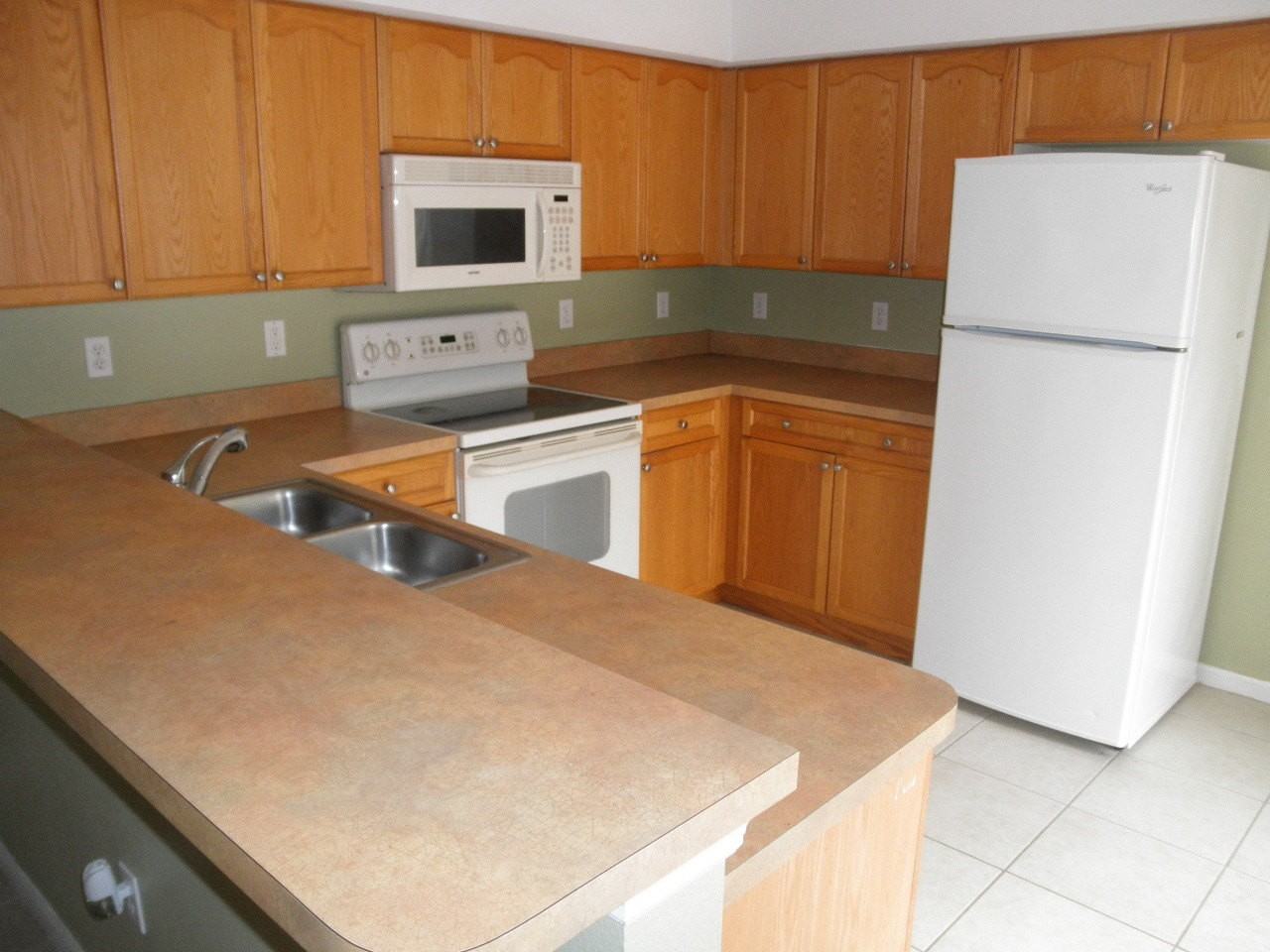 2227 White Pine Cir Apt B - Photo 4 of 9