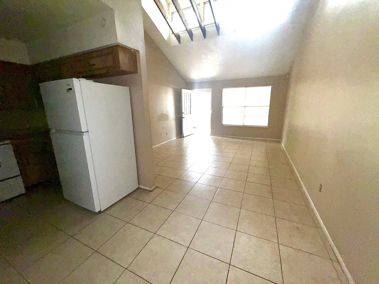4810 Lighthouse Cir #34 - Photo 4 of 10