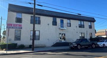 featured image of 305 W 14th St