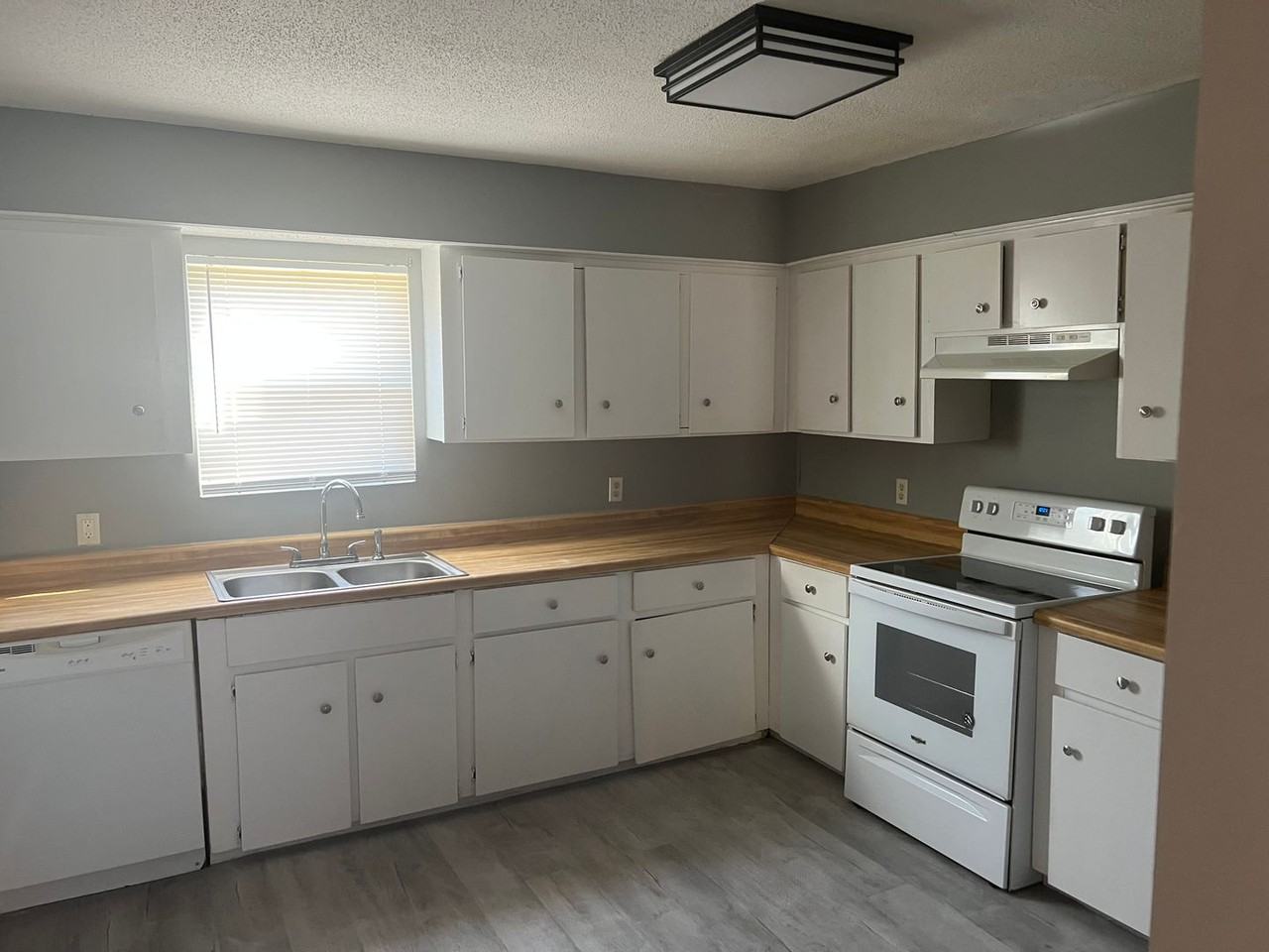 712 Elaine St - Photo 7 of 12