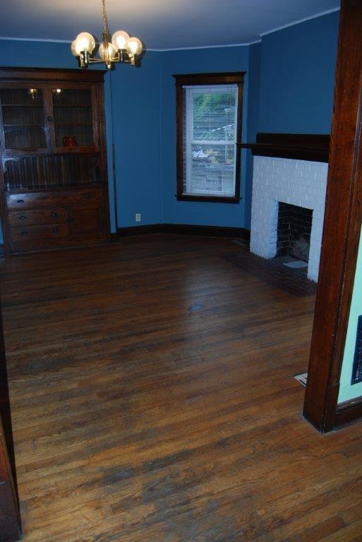 827 Simpson St - Photo 3 of 9