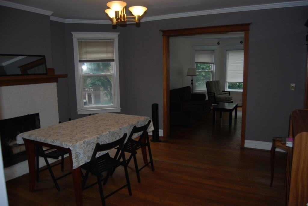 827 Simpson St - Photo 4 of 9