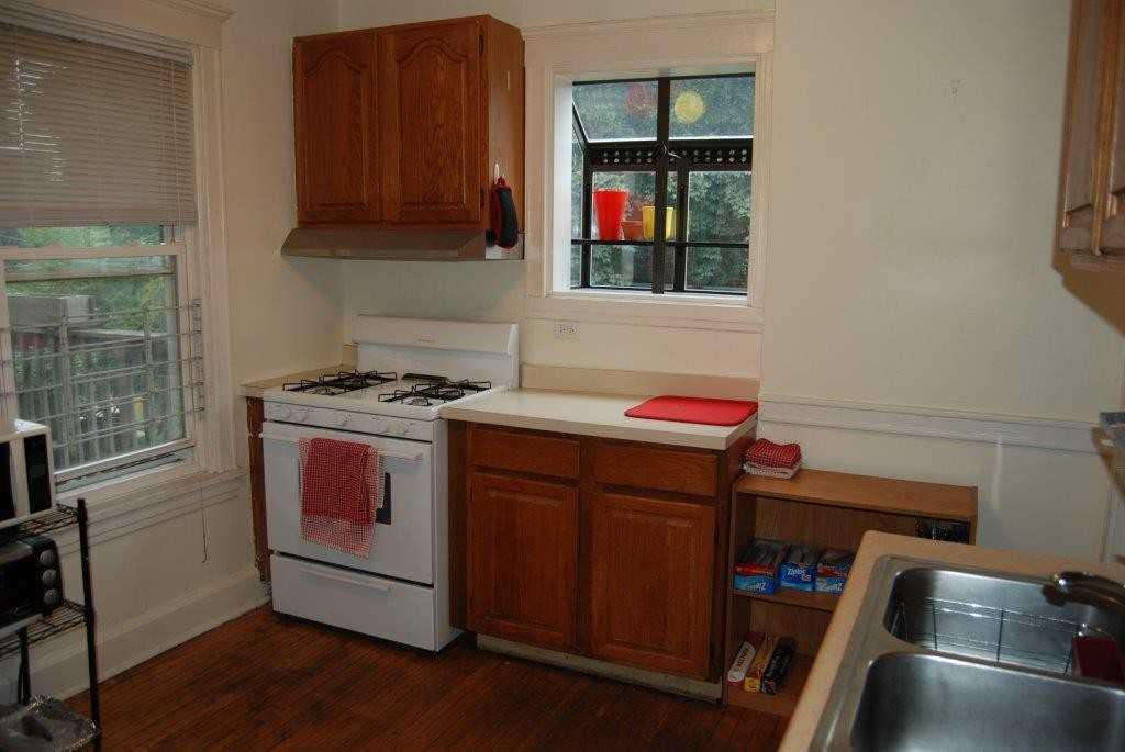 827 Simpson St - Photo 6 of 9