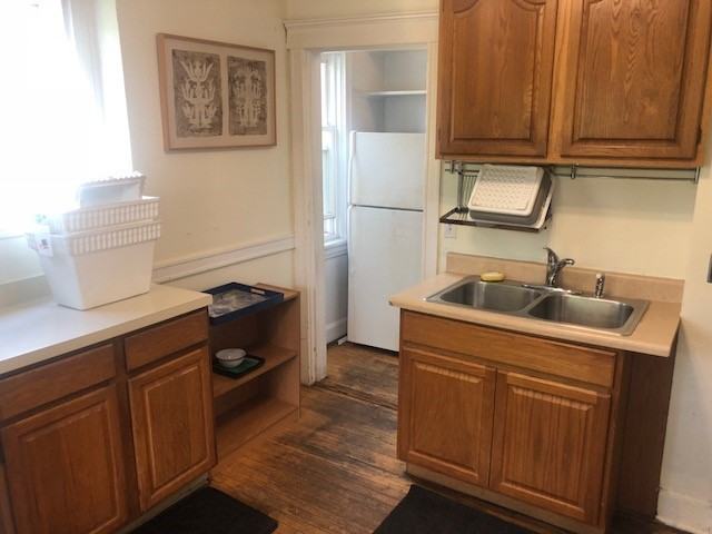 827 Simpson St - Photo 7 of 9