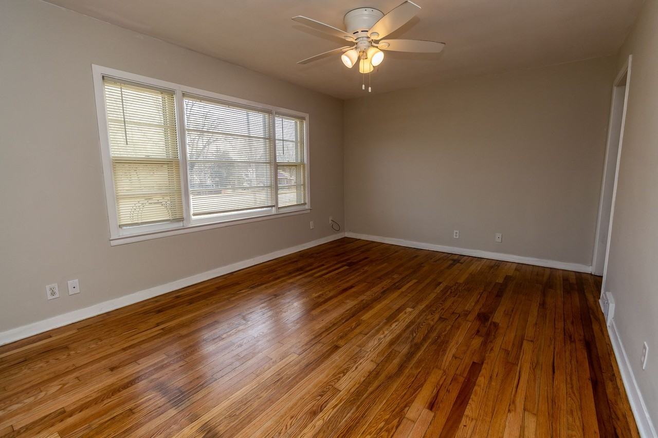 1313 Paris Rd - Photo 2 of 11