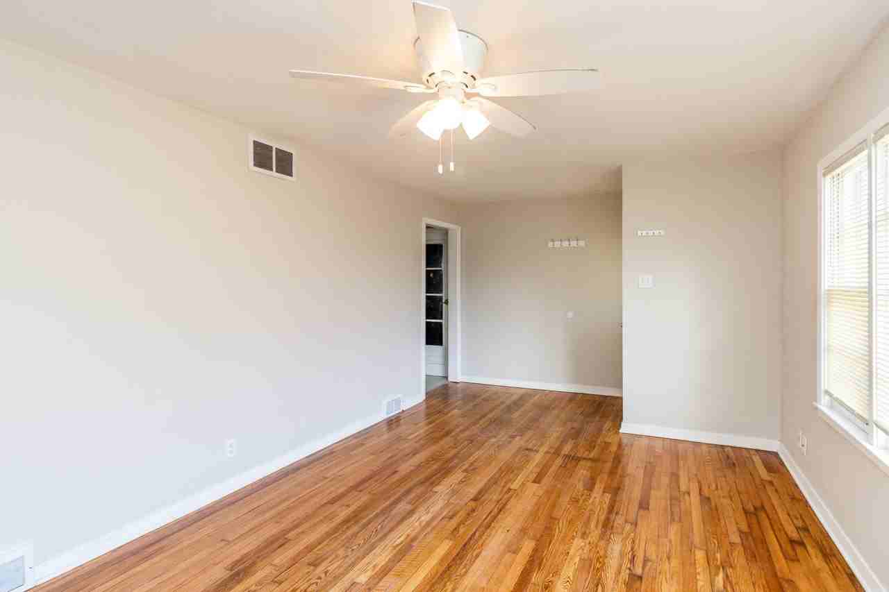 1313 Paris Rd - Photo 3 of 11