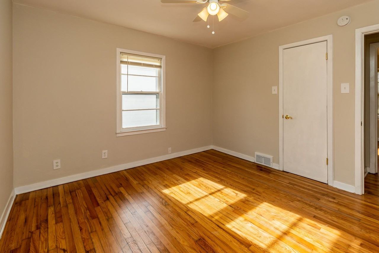 1313 Paris Rd - Photo 7 of 11