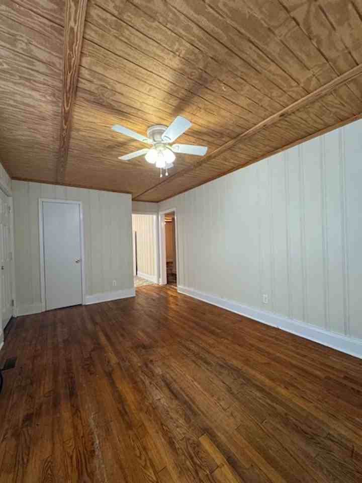 409 Linwood Ave - Photo 2 of 11