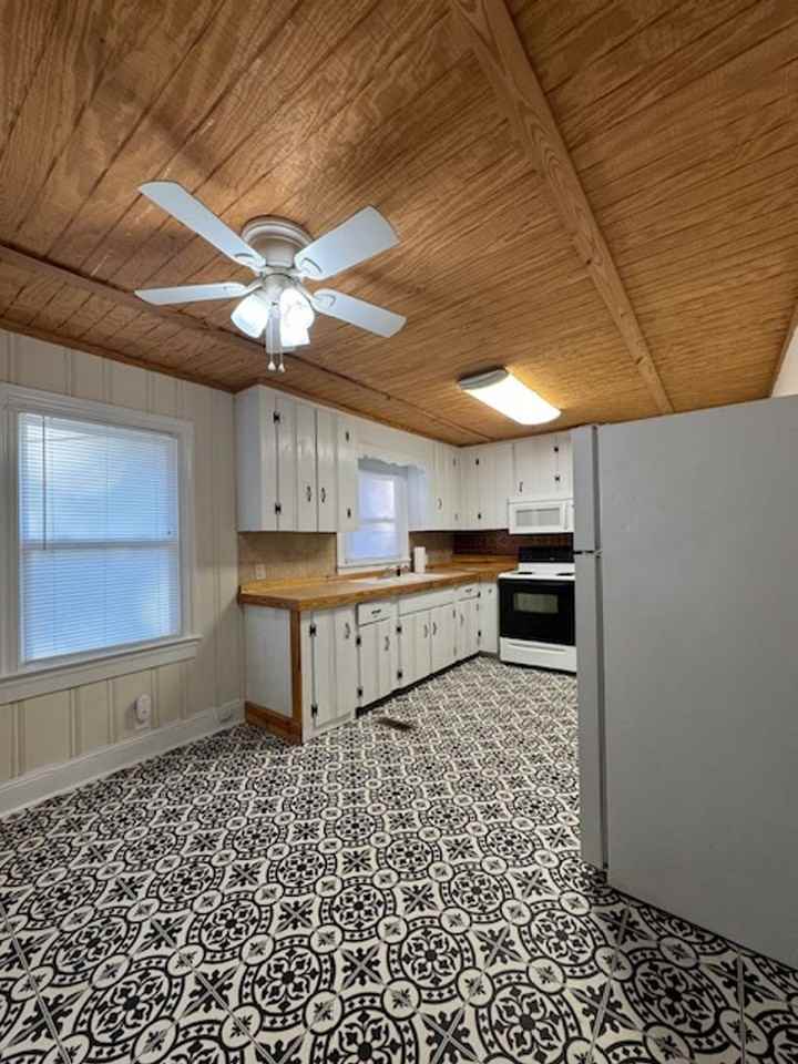 409 Linwood Ave - Photo 3 of 11