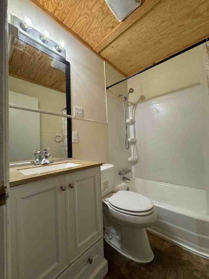 409 Linwood Ave - Photo 6 of 11
