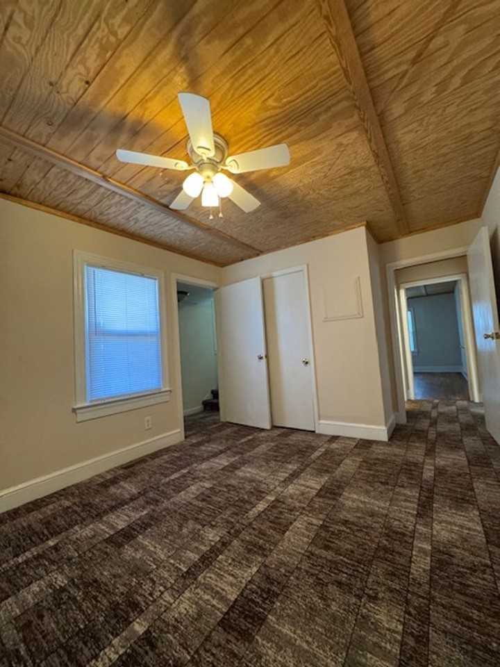 409 Linwood Ave - Photo 7 of 11