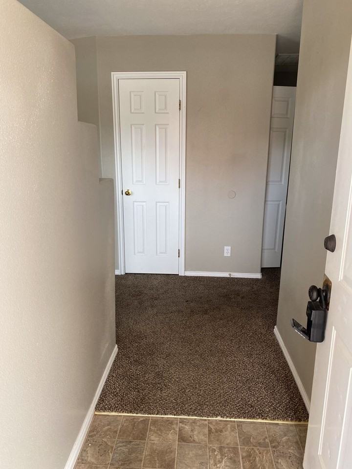 211 W 200 S - Photo 2 of 11