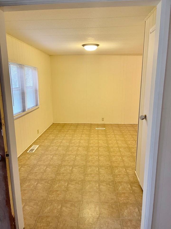 6901 N Maxine St - Photo 4 of 32