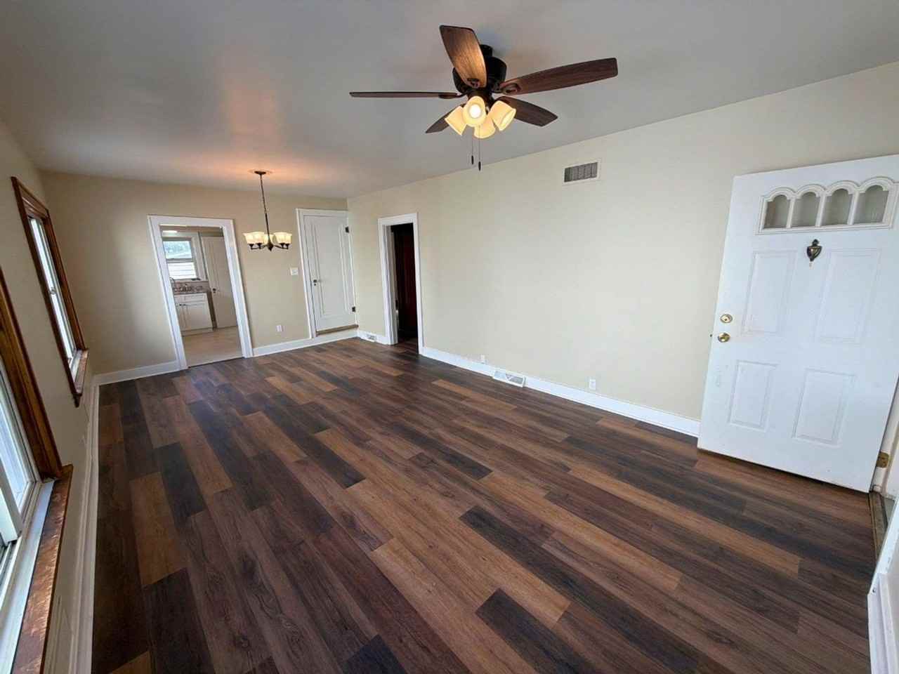 1244 Elmhurst Dr - Photo 3 of 17