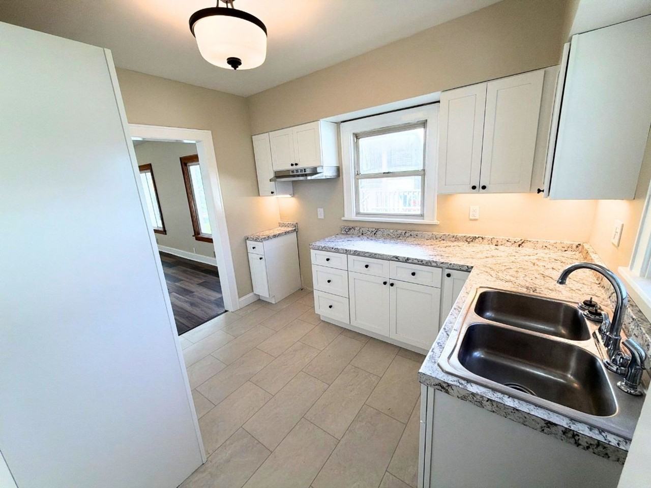 1244 Elmhurst Dr - Photo 5 of 17