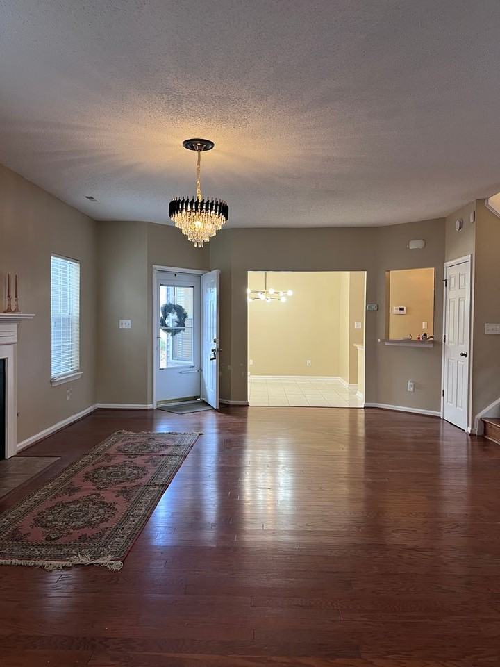 820 E Willow Point Pl - Photo 5 of 29