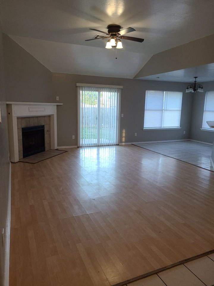 425 Pinehurst Dr - Photo 4 of 27