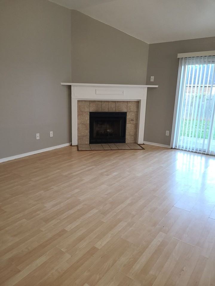 425 Pinehurst Dr - Photo 5 of 27