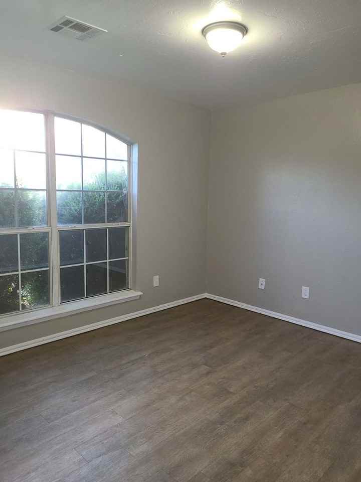425 Pinehurst Dr - Photo 7 of 27
