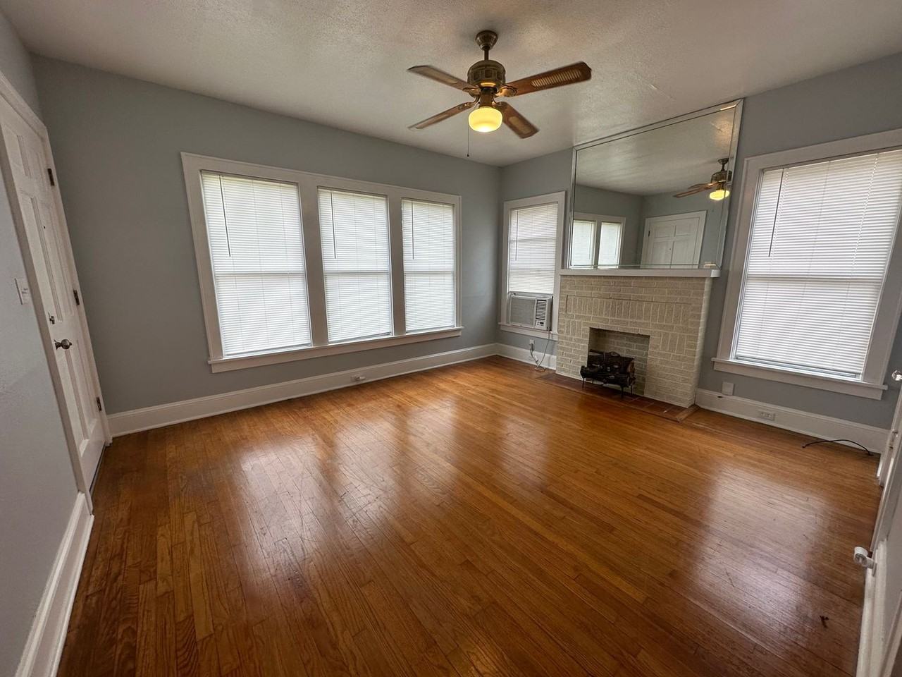 521 Forest Ave - Photo 3 of 9
