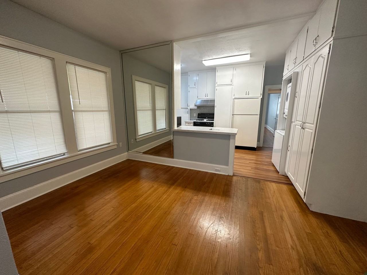 521 Forest Ave - Photo 4 of 9