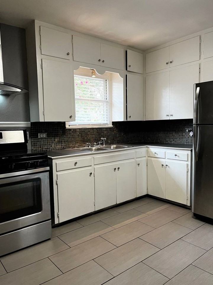 146 Rodena St - Photo 7 of 19
