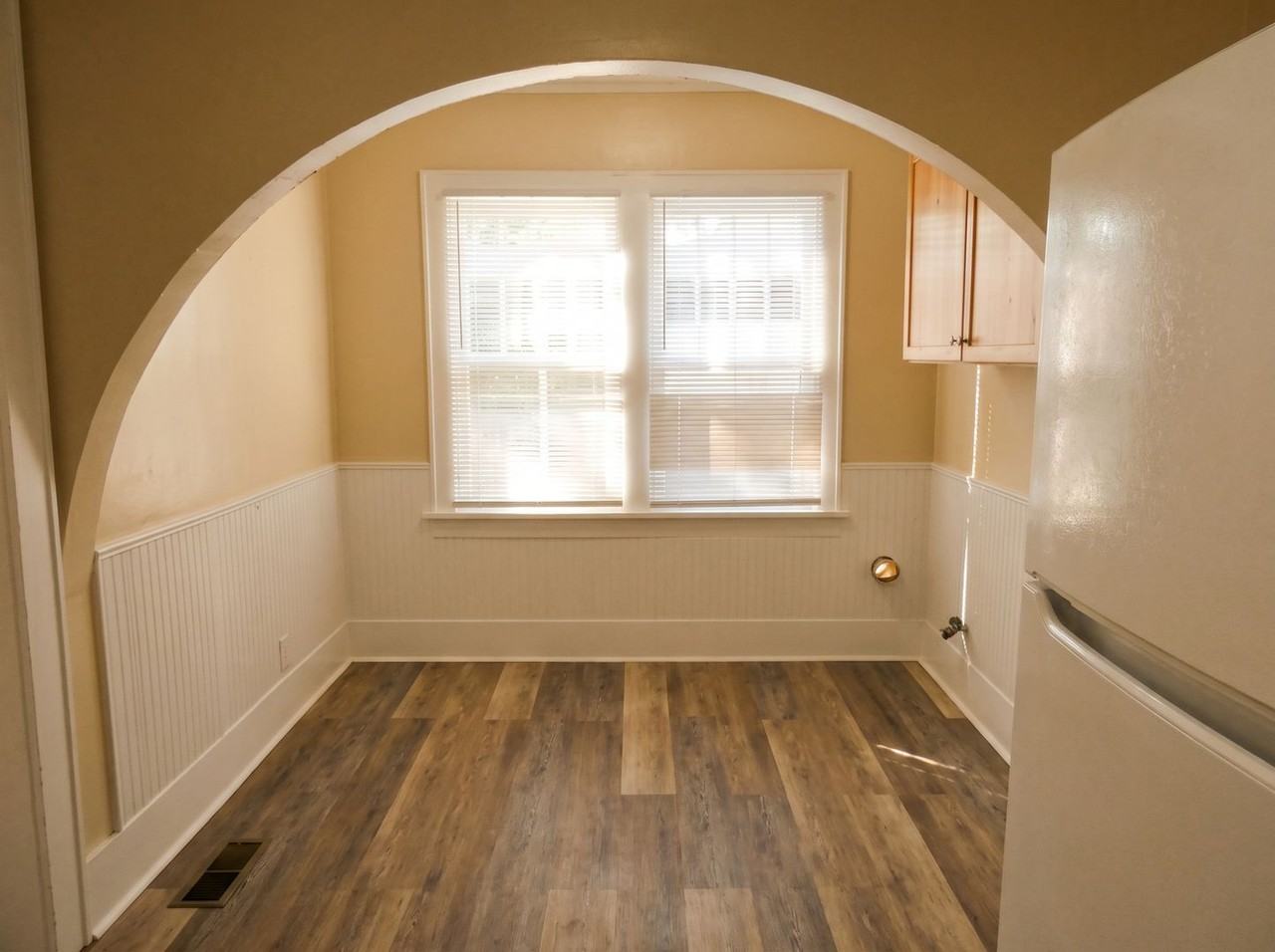 2450 S Holland Ave - Photo 7 of 17