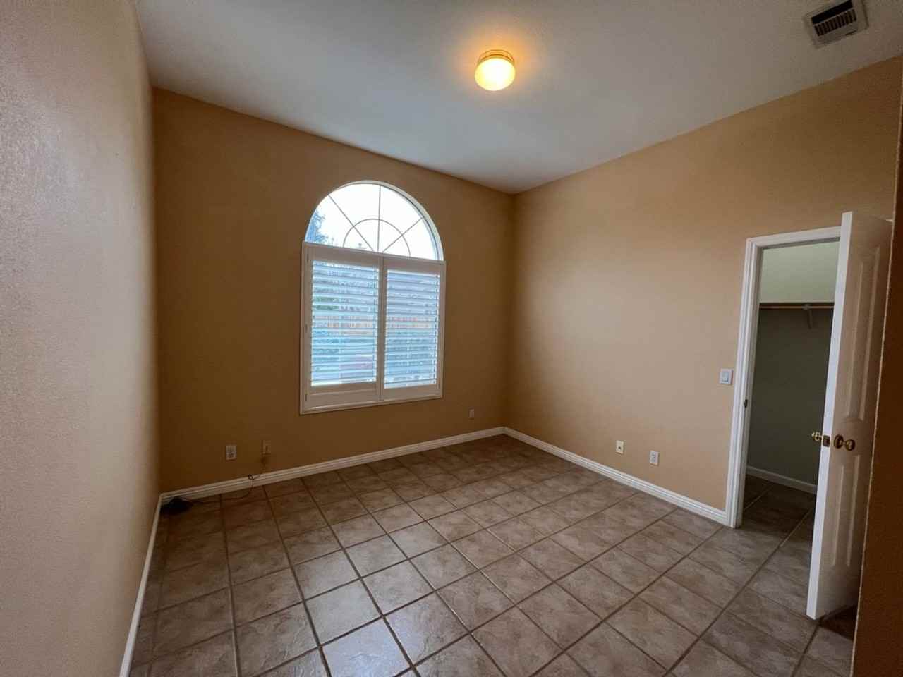 1628 Snyder Ave - Photo 4 of 46
