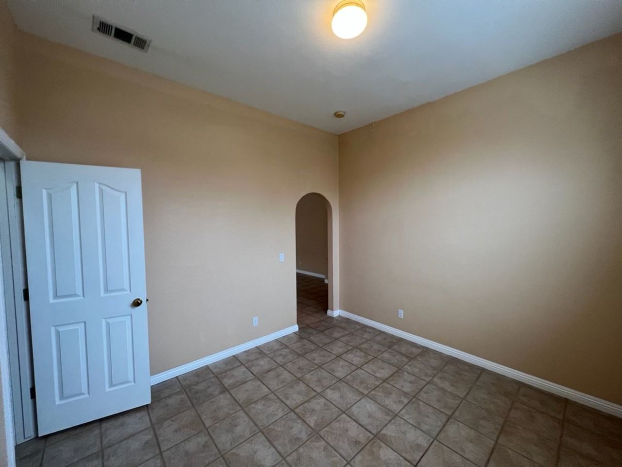 1628 Snyder Ave - Photo 5 of 46