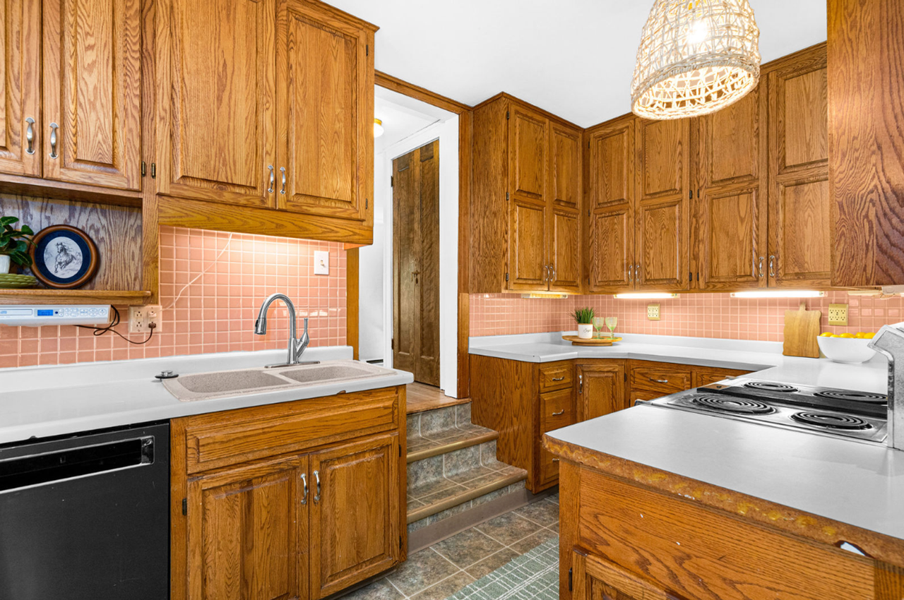2327 E 4th St - Photo 5 of 23
