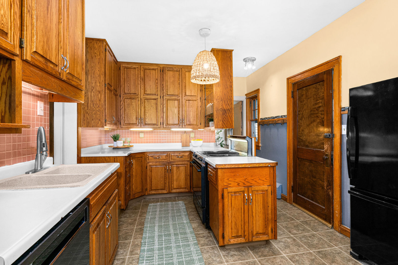 2327 E 4th St - Photo 6 of 23