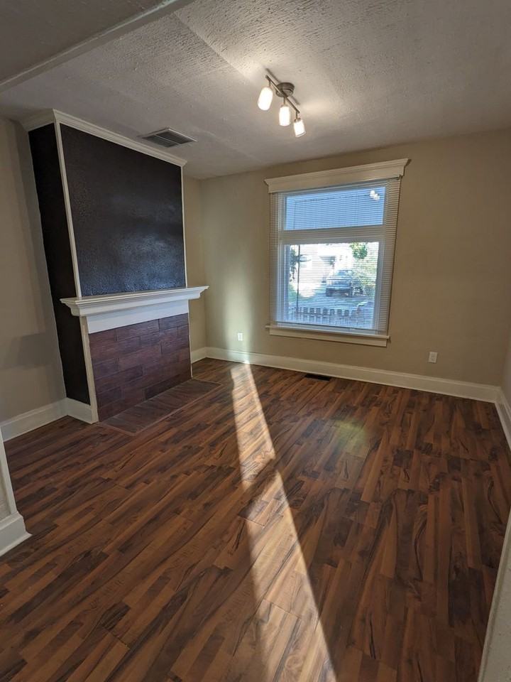 1233 S 17th St - Photo 2 of 27