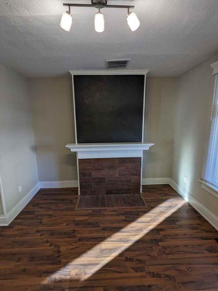 1233 S 17th St - Photo 3 of 27