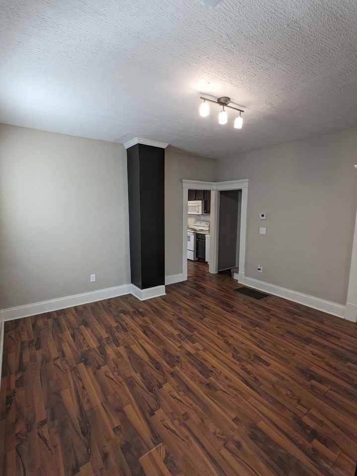 1233 S 17th St - Photo 4 of 27