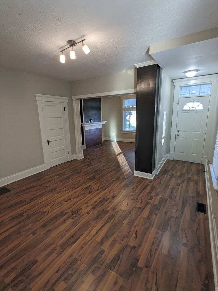 1233 S 17th St - Photo 5 of 27