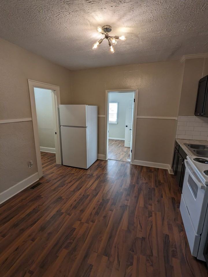 1233 S 17th St - Photo 7 of 27
