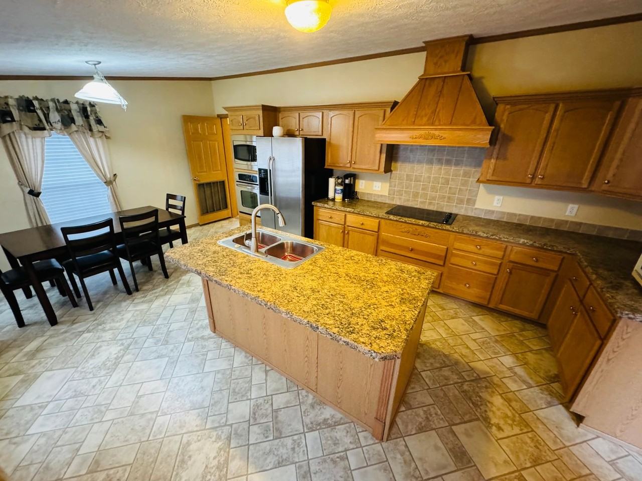 16 Gibson St - Photo 2 of 21