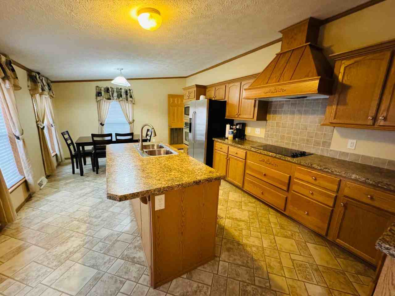 16 Gibson St - Photo 3 of 21